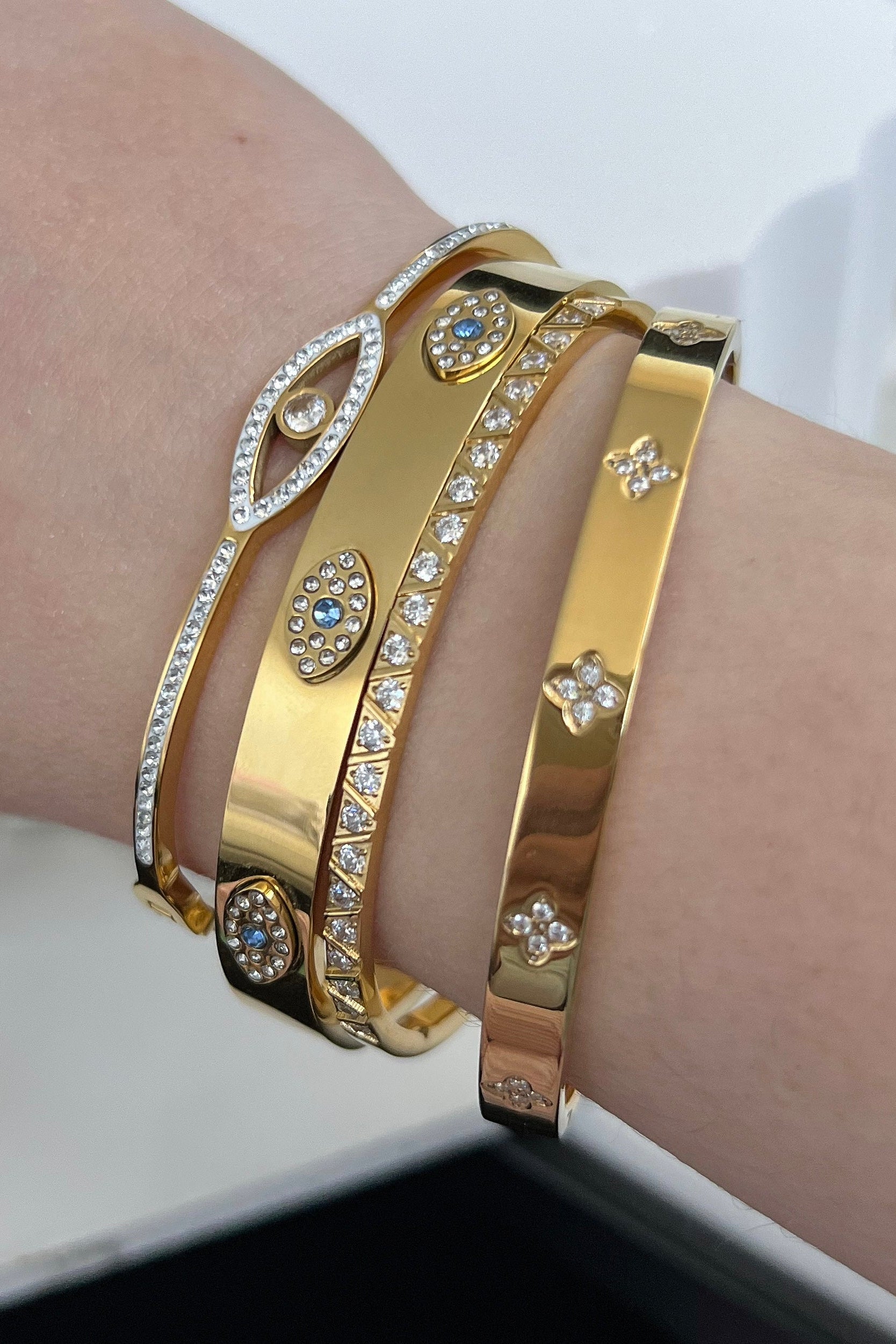 FLEUR CRYSTAL BANGLE