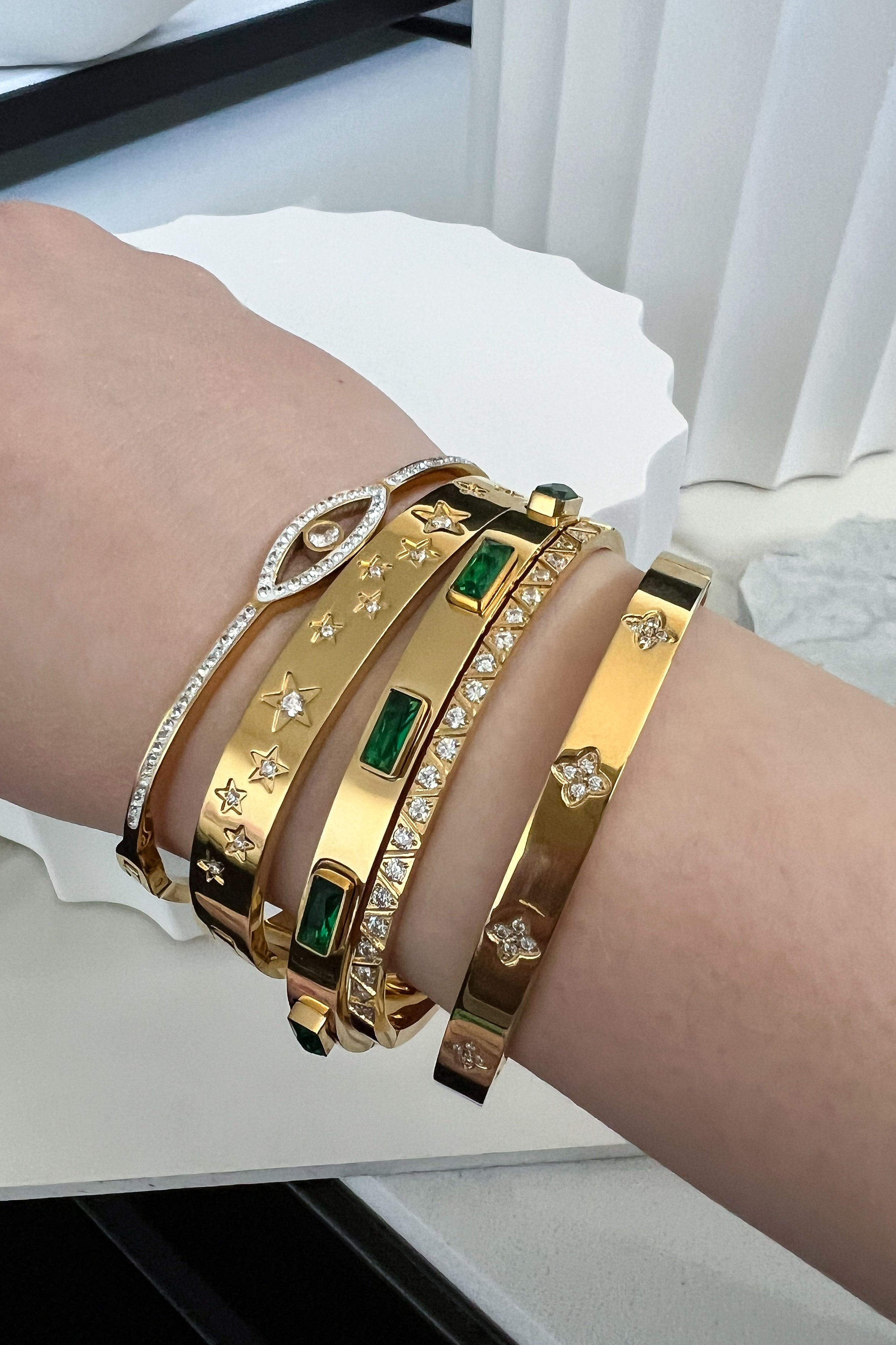 FLEUR CRYSTAL BANGLE